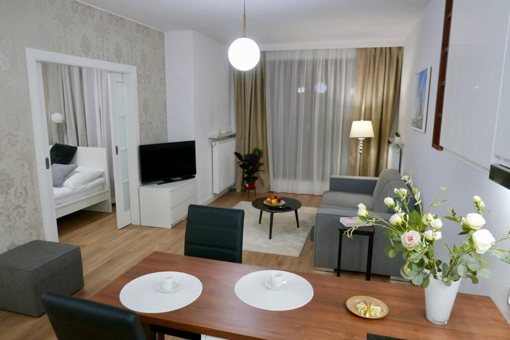 Kieslowskiego Apartment Vis-A-Vis Town Hall Warsaw Exterior photo